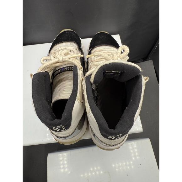 Nike Air Jordan Retro 11s - Black and White - Size 8M main image 4